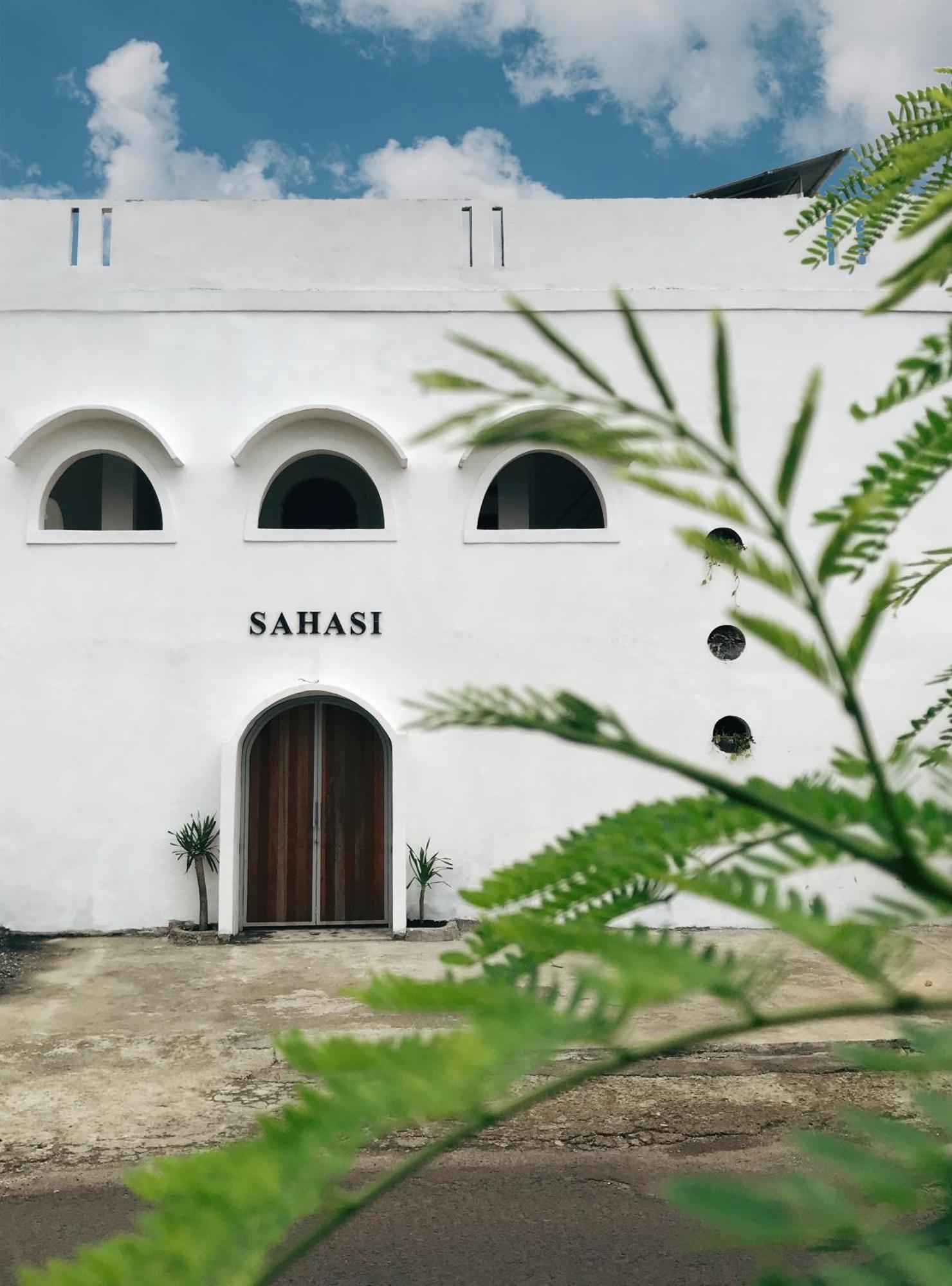 Sahasi Stay Kalibata Bagian luar foto